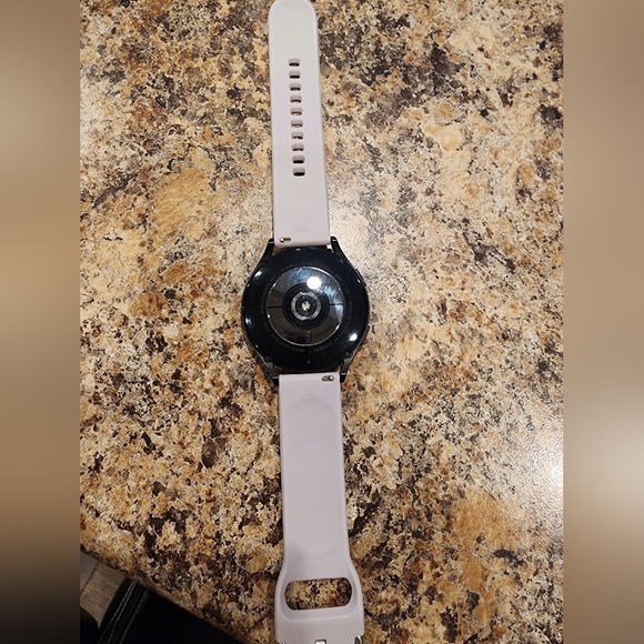 Samsung Watch Classic 4 - Picture 2 of 3